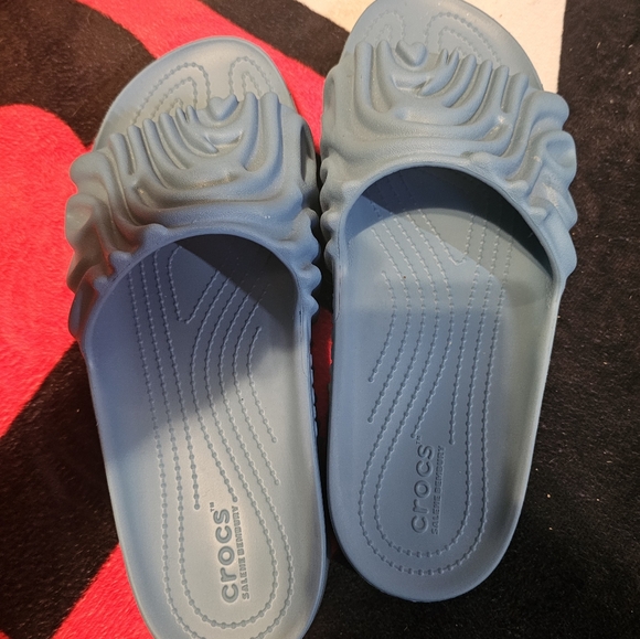 Salehe Bembury slides - Picture 4 of 6